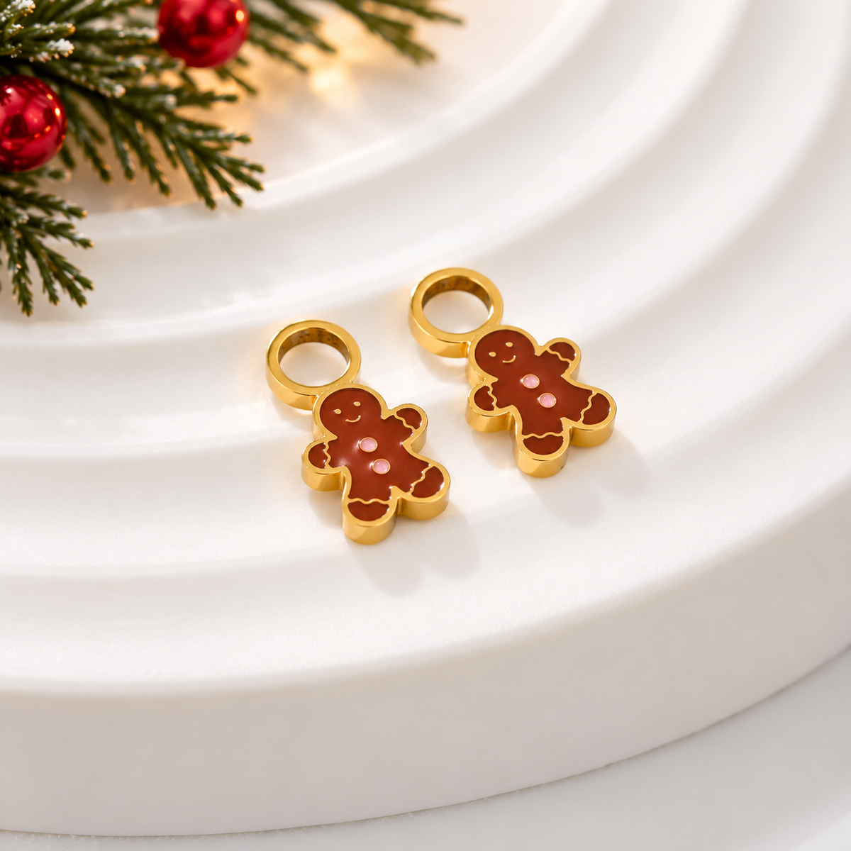 Tiny Treasures Charm Club - Gingerbread with Pink Gumdrops Charms